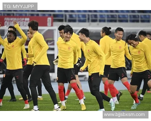 中国国足迎战新加坡全力争胜期待展现实力与团队合作精神